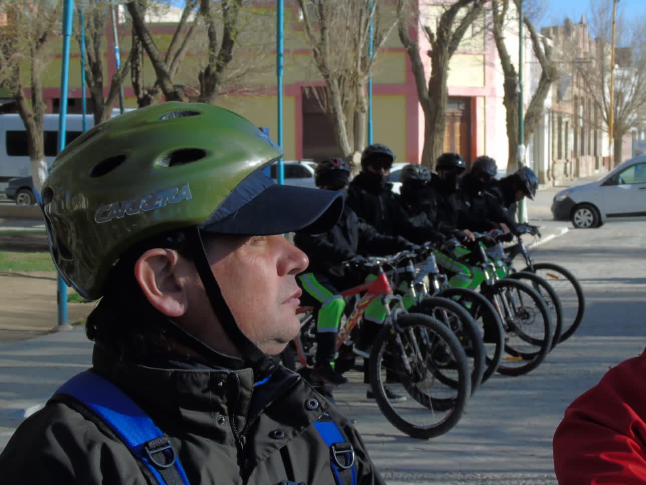 Ciclistas de Atreverse organizados con sus equipos y listos para la actividad en Jujuy